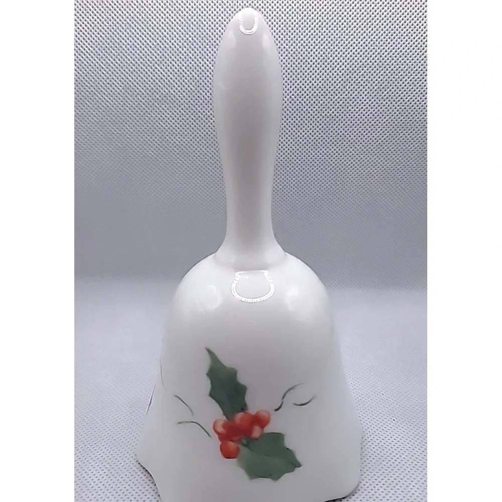 Vintage‎ Hand Painted Christmas Bell Porcelain 1979 Holly Berries Arlene Signed